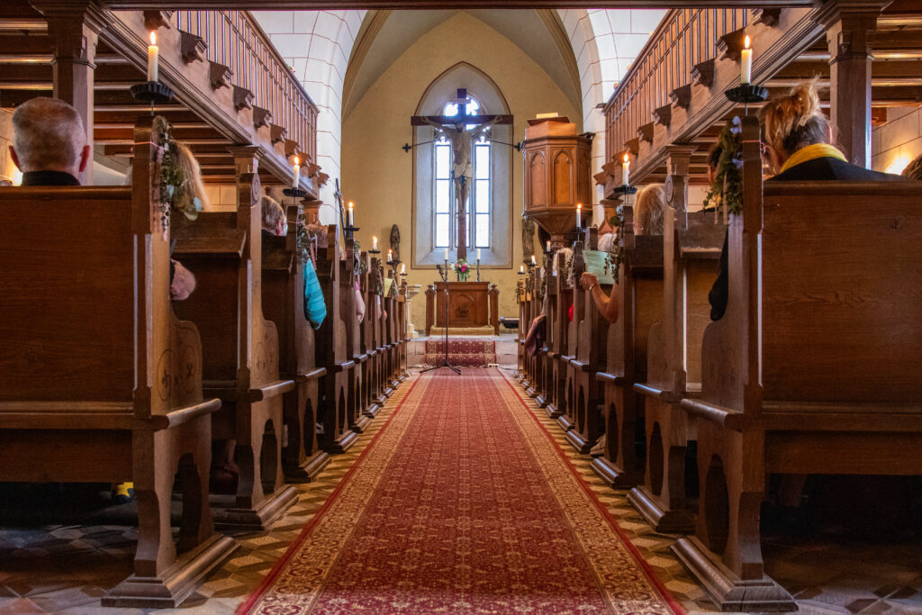 Die Kirche St. Georg in Großeutersdorf war zum Festgottesdienst gut besucht.