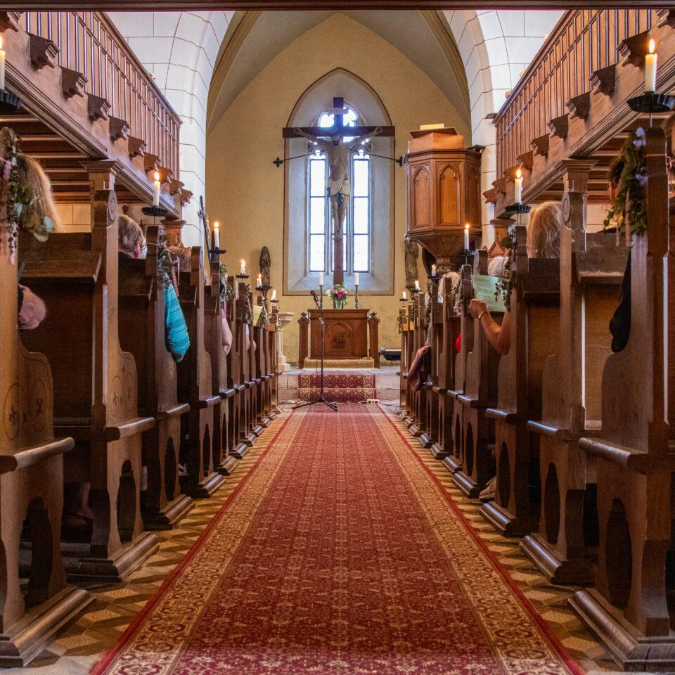 Die Kirche St. Georg in Großeutersdorf war zum Festgottesdienst gut besucht.